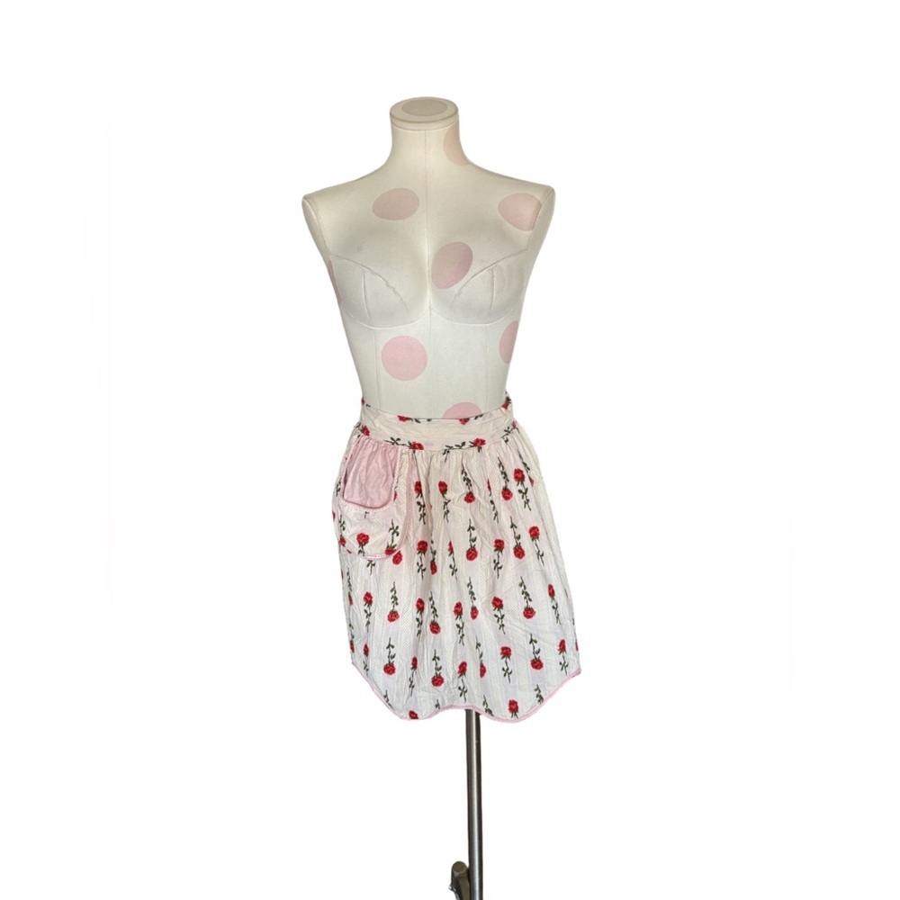 Vintage handmade Cottagecore Romantic Floral Apron – Pink Red Rose Print - Picture 3 of 9